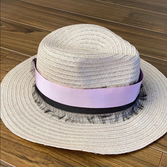 Straw Hat with “N” Monogram - Picture 5 of 7